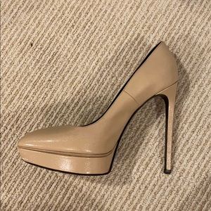 Saint Laurent Poudre Patent Janis Pump